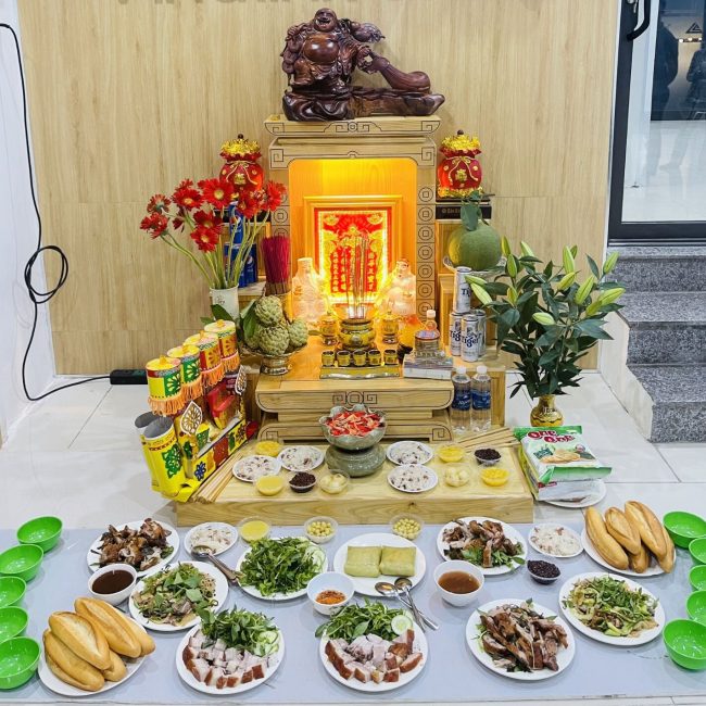 Giao Bàn thờ Thần Tài tại Đường Xô Viết Nghệ Tĩnh, Đà Nẵng