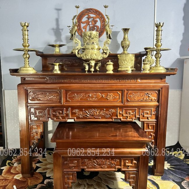 Bàn thờ treo tường tại Hòa Xuân, Cẩm Lệ, Đà Nẵng