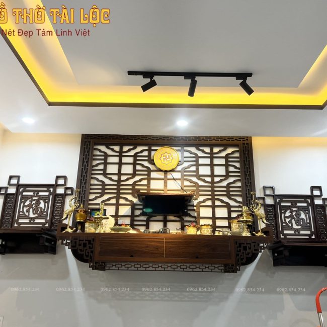 Bàn thờ treo tường tại Hòa Xuân, Cẩm Lệ, Đà Nẵng