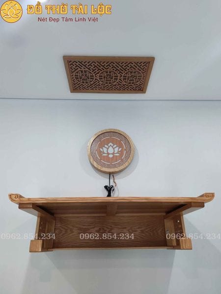 Bàn thờ treo tường tại Đường Tôn Đản, Cẩm Lệ, Đà Nẵng