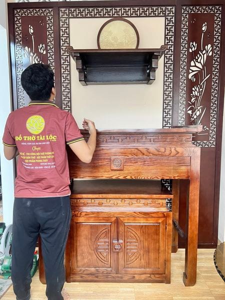 Bàn thờ treo tường thi công tại Đường Lê Văn Hiến, Ngũ Hành Sơn, Đà Nẵng