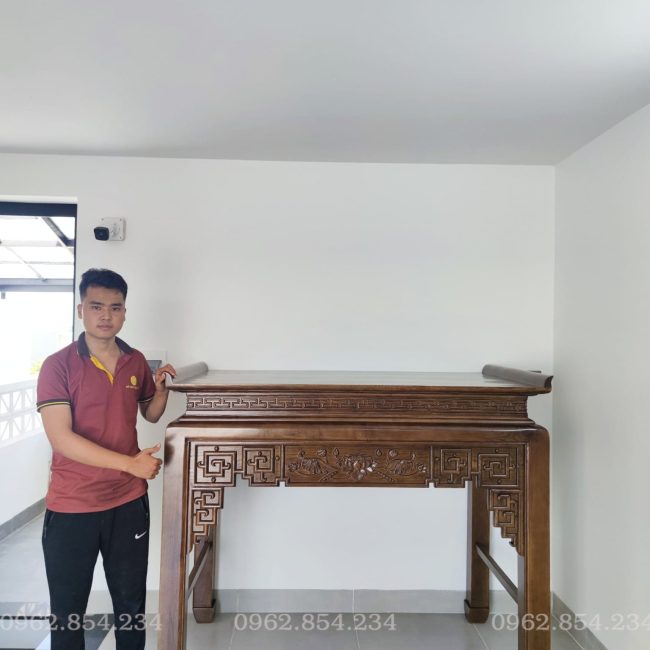 Bàn thờ đứng gỗ sồi tại Khu Đô Thị Nam Hòa Xuân, Đà Nẵng