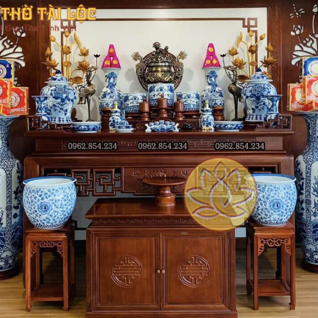 Mẫu phòng thờ đẹp, trang trí phòng thờ gỗ gụ hiện đại A09