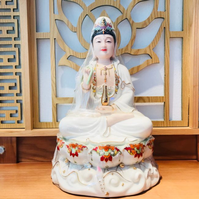 Tượng Phật Quan Thế Âm Ngồi Bằng Sứ Cao Cấp