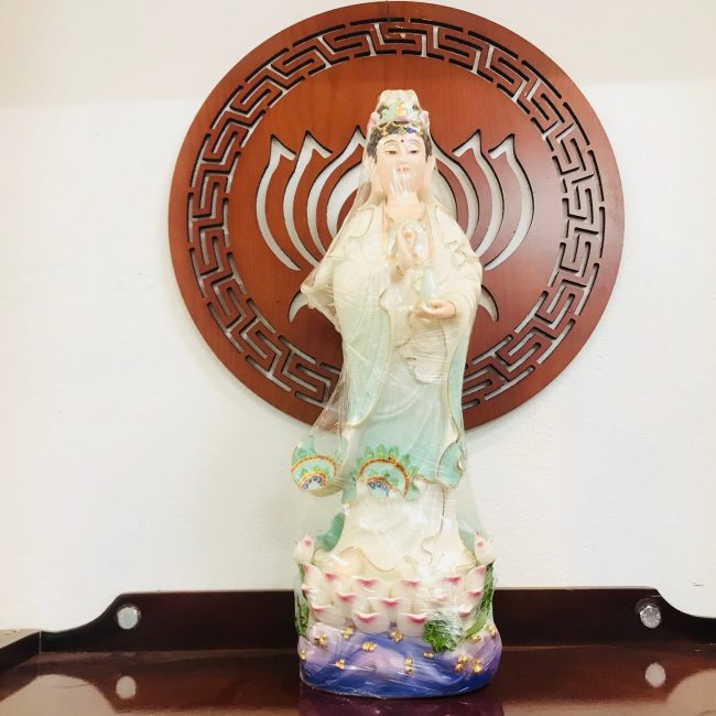 Phật Bà Quán Thế Âm Đứng Trên Tòa Sen 45cm